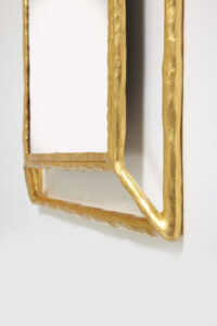 Miroir design Mattias Bonetti en fer battu recouvert de feuille d'or en édition limitée